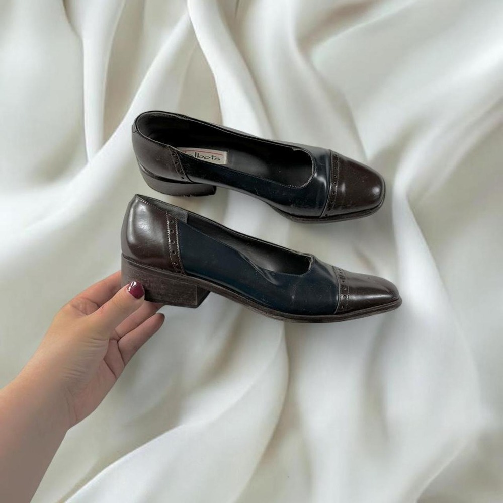 Talbots two tone navy blue brown leather spectator pumps y2k mcbling fairy boho